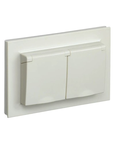 Розетка 2-местная с з/к РСбш12-3-44-БрКр бежевый BRITE (BR-R26-16-44-K10-F). Розетка с заземлением с защитными шторками и крышкой в сборе. IEK в Королеве